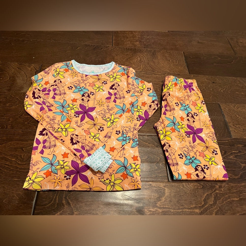 NWOT Disney Moana size 10 Pajama Set
